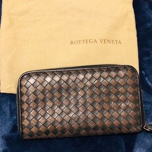 Bottega Veneta black and brown leather wallet.